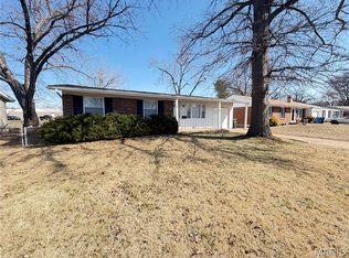 1560 Bluefield Dr, Florissant, MO 63033