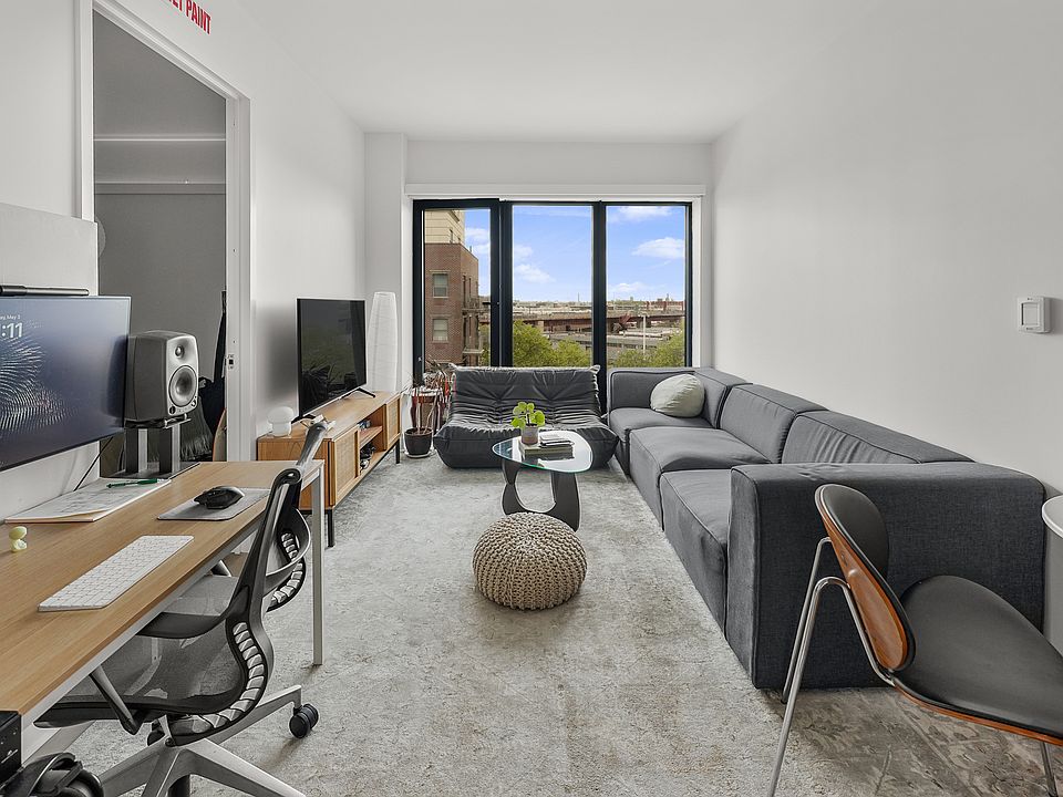 1st image of 10-25 Jackson Ave #6B