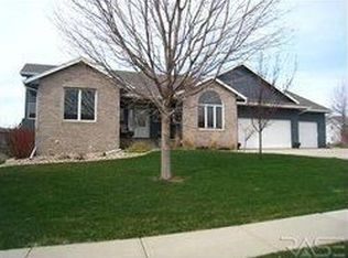 1813 S Strabane Cir, Sioux Falls, SD 57106