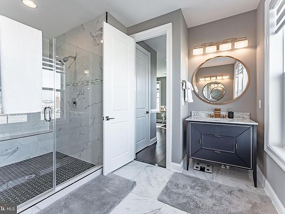 5th image of 500 Riversail Ln #438