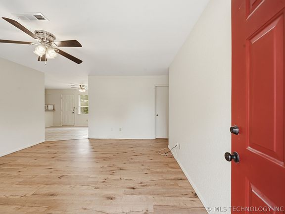 4th image of 4325 S Elm St