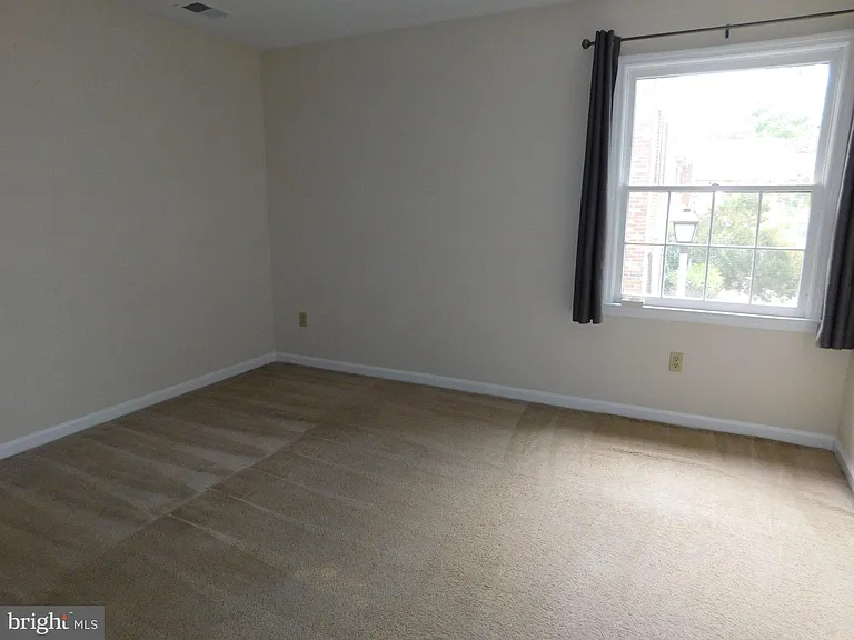 1170 N Vermont St — Photo 11