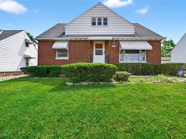 5077 Catherine St, Maple Heights, OH 44137