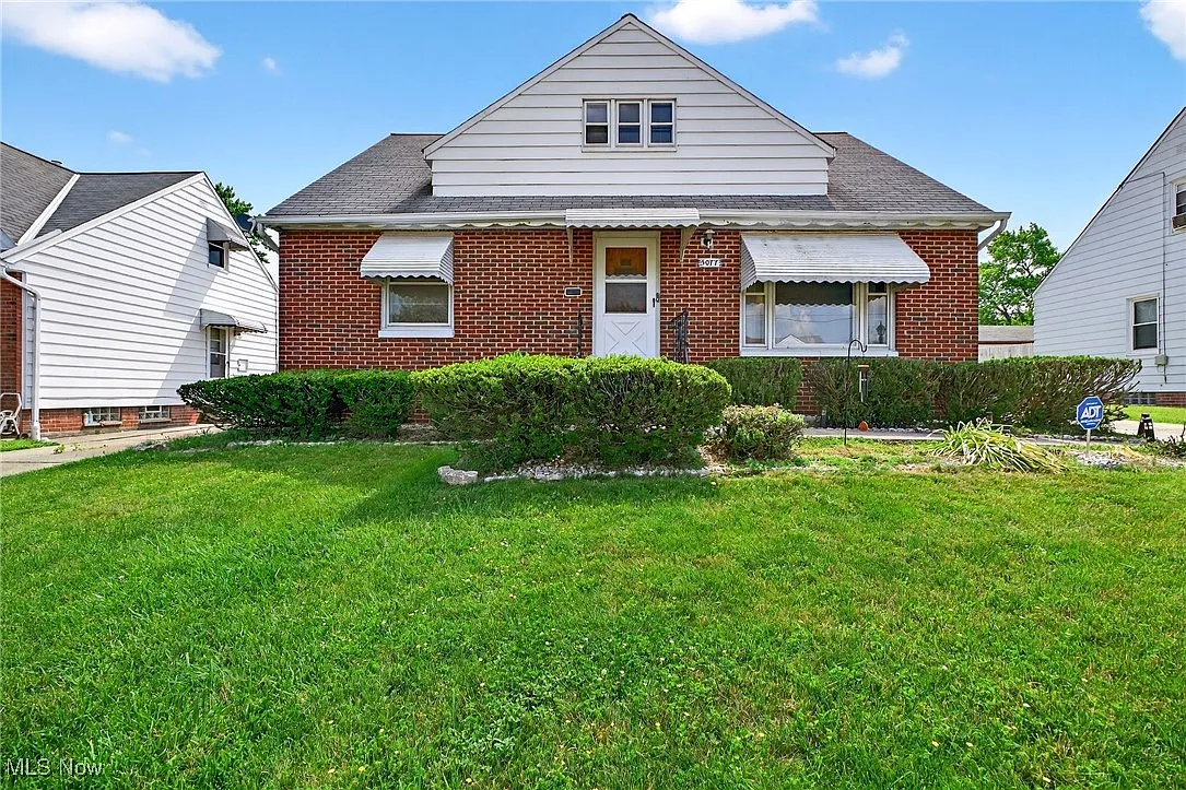 5077 Catherine St photo 1