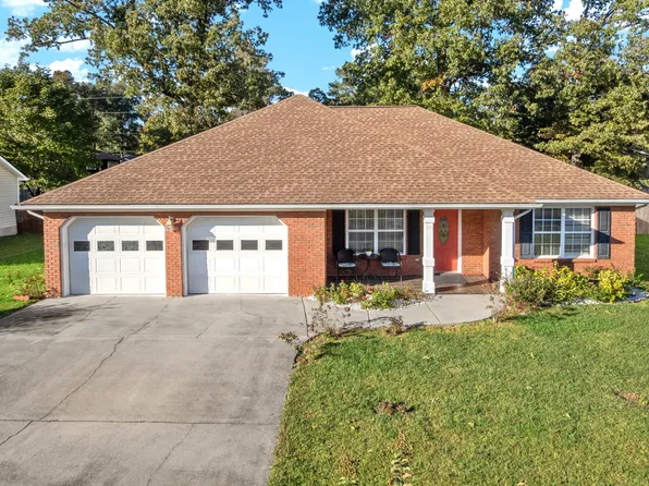 169 Century Station Dr, Rossville, GA 30741