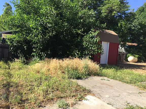 garden area and pump house