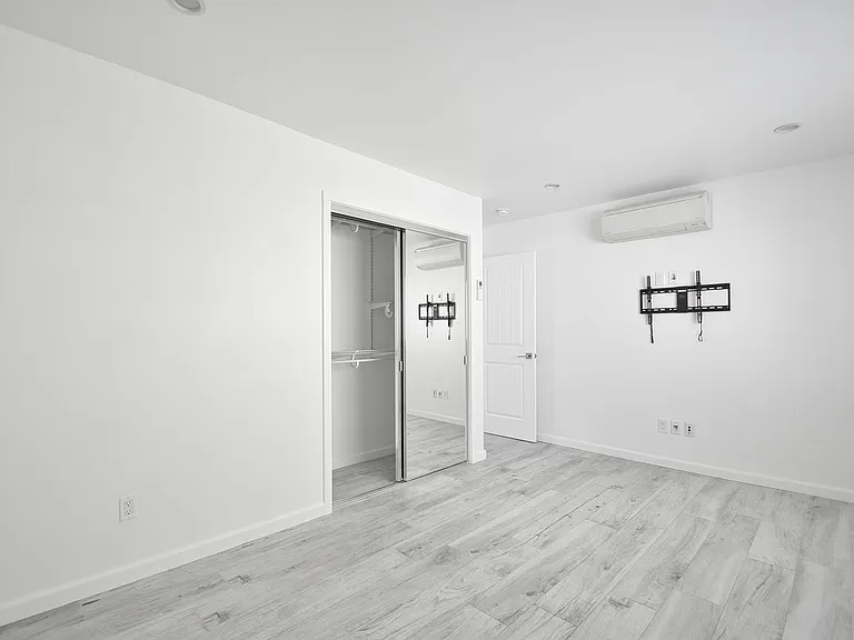 113-115 Monterey Blvd #117 — Photo 9