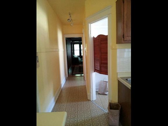 2nd image of 1641 W Balmoral Ave #2