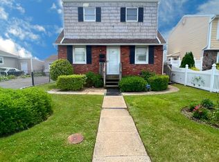 15 E Hollywood Ave APT 2, Lindenhurst, NY