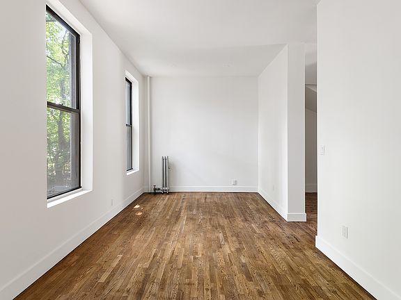 5th image of 306 Gates Ave APT 1