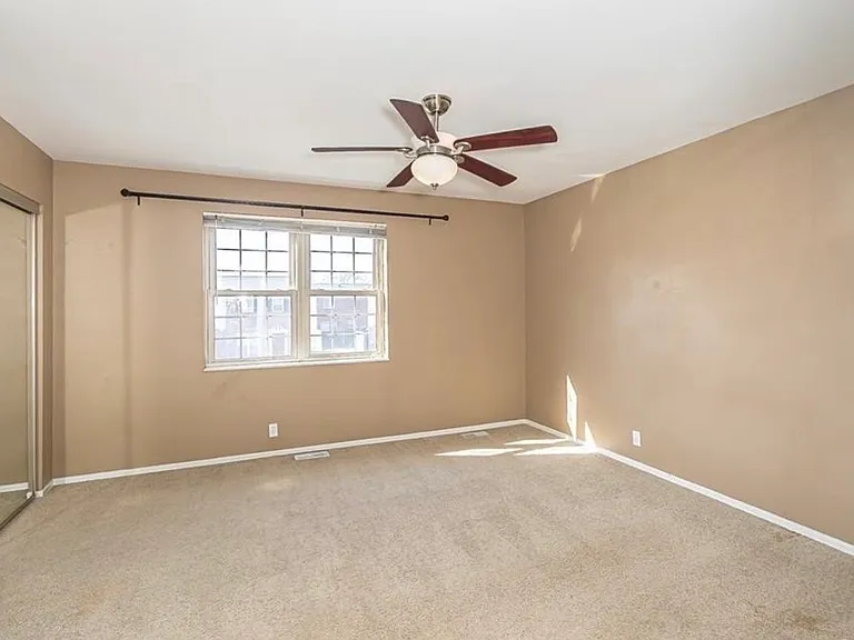 1212 Clarkson Ct — Photo 6