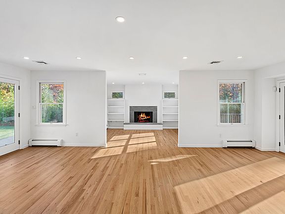 5th image of 36 Margaret Dr