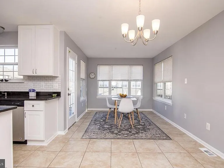 8800 Community Square Ln — Photo 7