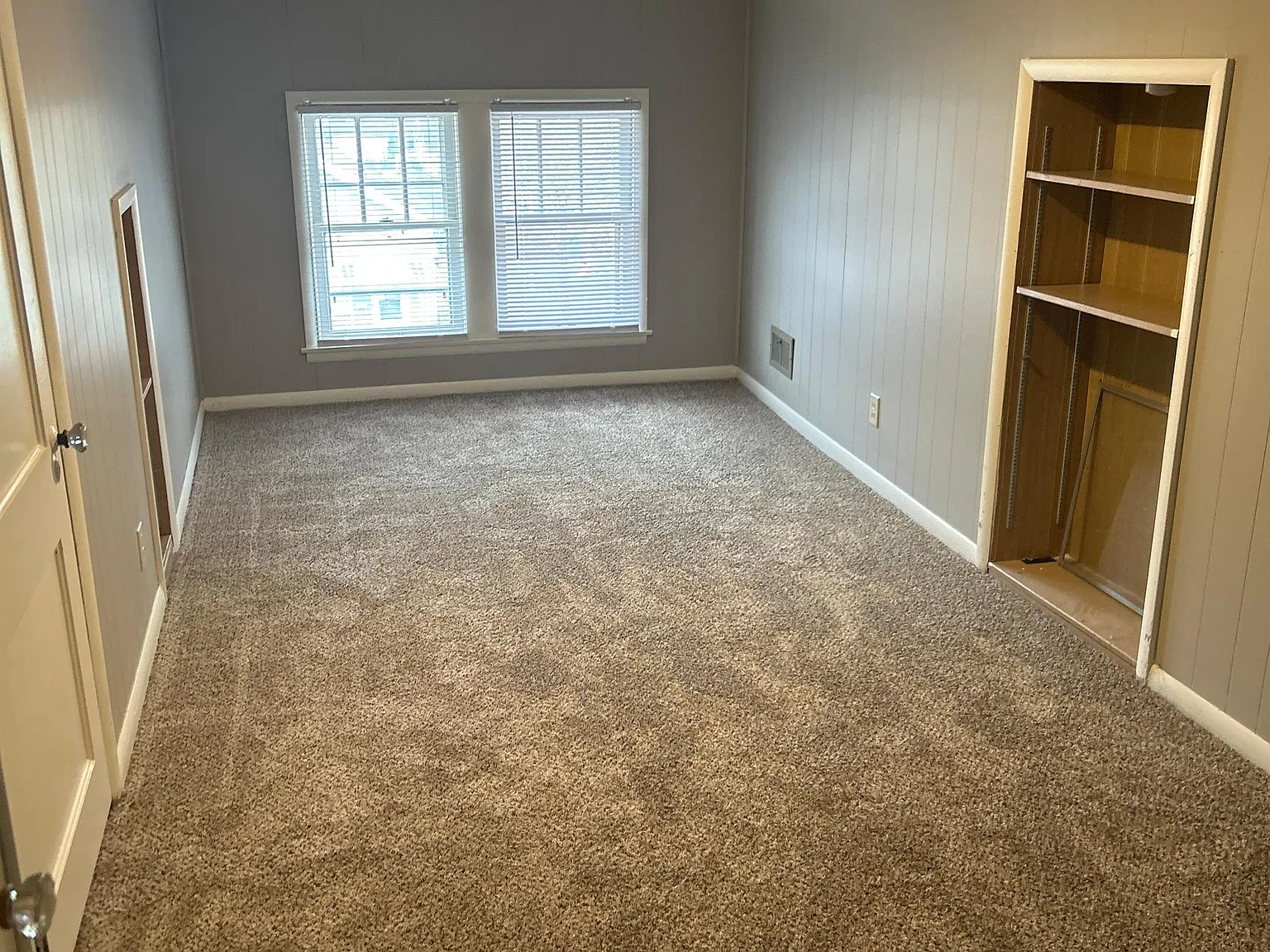 1207 East Walnut Street - 2 — Photo 3