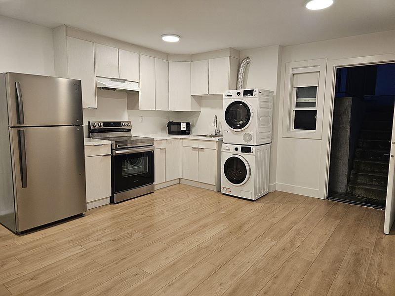 Burnaby Apartment for rent - 2 Bedrooms — photo 2