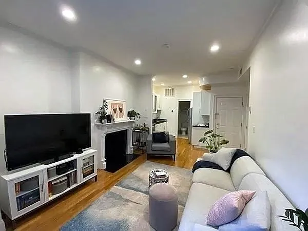 15 Garrison St #4 — Photo 4