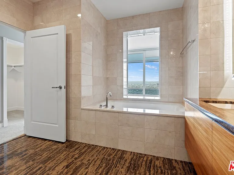 900 W Olympic Blvd #28B — Photo 17