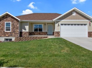 1486 N Fox Xing, Elk Ridge, UT 84651