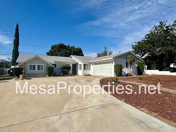 3rd image of 1481 N Grove Ave