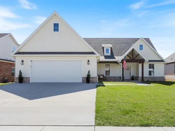921 Petit Jean St, Prairie Grove, AR 72753