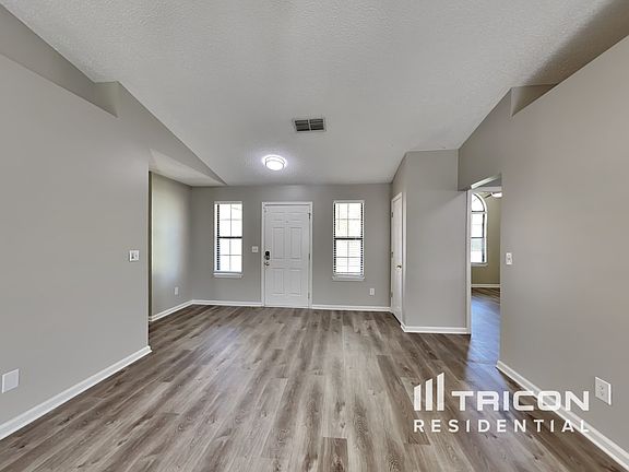 5th image of 2551 Eiffel Cir W
