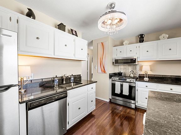 5th image of 500 Water St APT B11