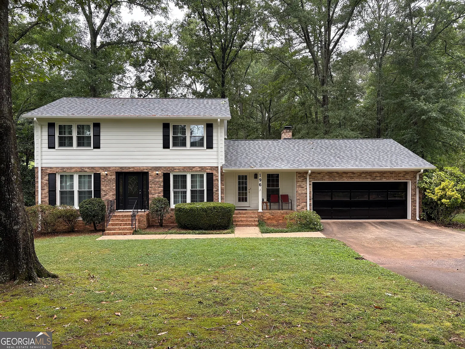 4 bed, 3.0 bath, 2368 sqft, $2,950 — Photo 1