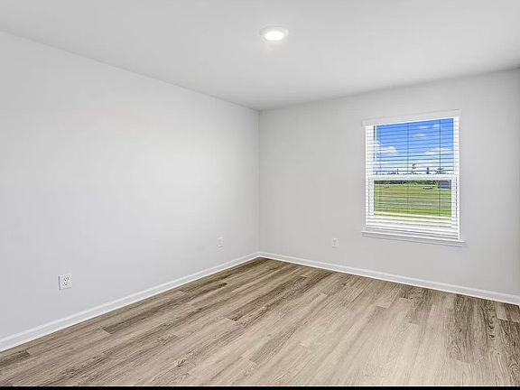4th image of 1706 Jakes Dr #38