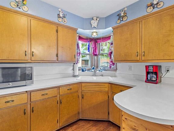 3rd image of 303 S 76th St