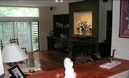 Living Room w Fireplace