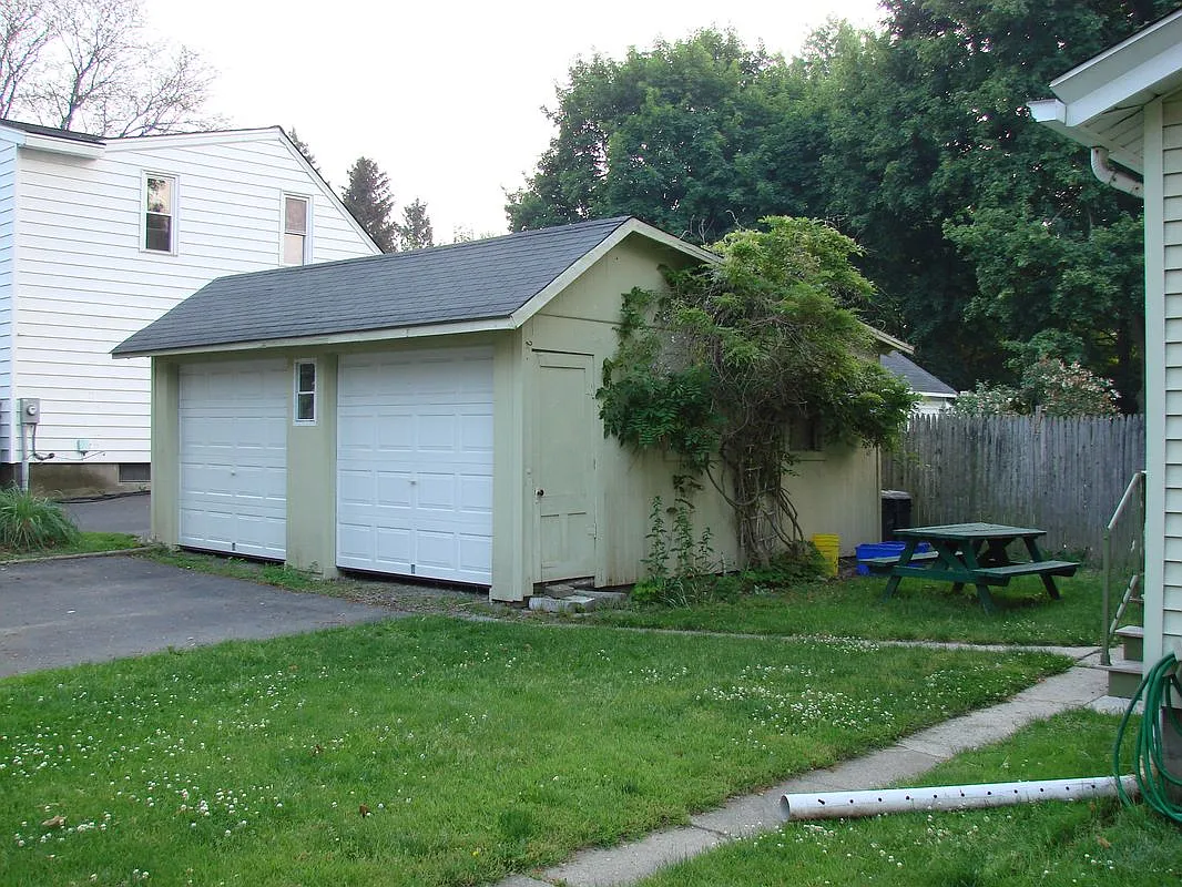2 bed, 1.5 bath, 950 sqft, $1,650 — Photo 2