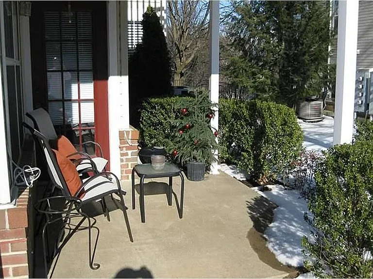 901 Hillside Lake Ter #609 — Photo 8
