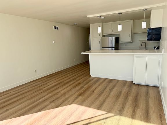 4th image of 15 54th Pl APT 3