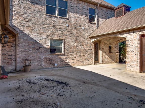 5th image of 7800 Roberts Ct