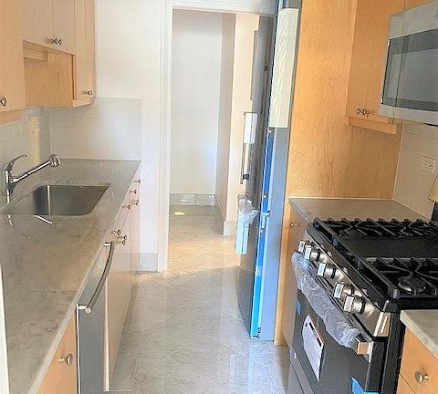 3rd image of 420 E 79th St APT 15A