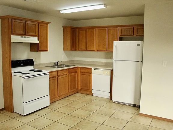 5th image of 208 E Southern Trace Dr