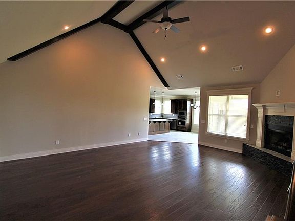 3rd image of 1710 Grace Pl