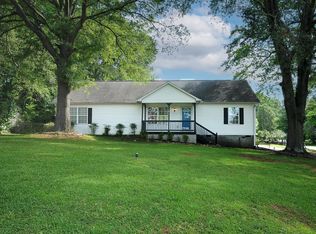 27 E Belvue Rd, Taylors, SC 29687