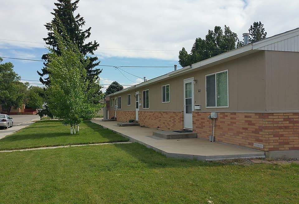 Great location near two elementary schools, Jackson and Rendezvous. Water paid by landlord, sprinkler system, mowing provided.