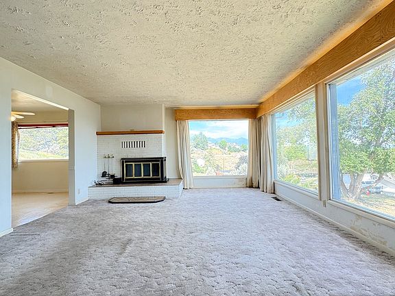 2nd image of 2925 Hillcrest Dr