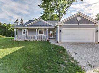 5628 E Peninsula Rd, Waterford, WI 53185