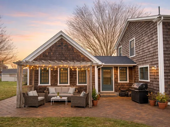 2678 E Main Rd, Portsmouth, RI 02871