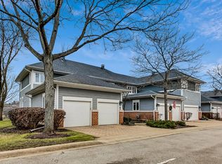 16 Brassie Ct, Woodridge, IL 60517