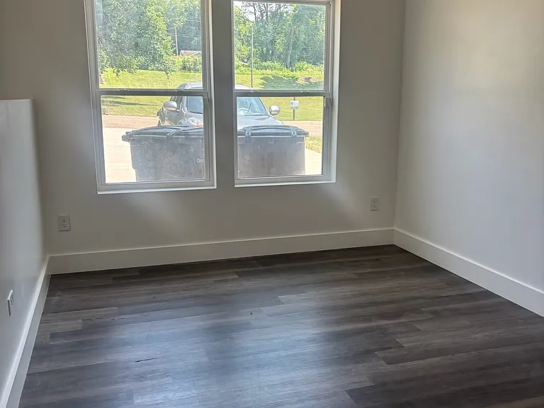 1341 W Baxter Ave — Photo 13