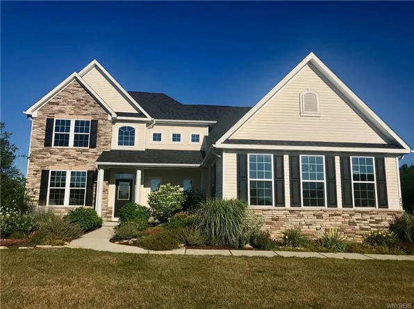 11 Conway Cir, Orchard Park, NY 14127