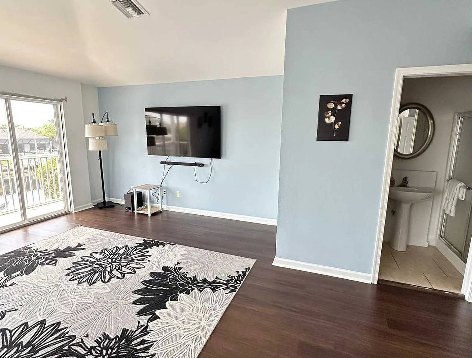 7 bed, 4.0 bath, 3745 sqft, $15,090 — Photo 4