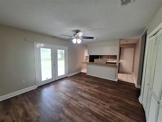 3 bed, 2.0 bath, 1300 sqft, $1,700 — Photo 4