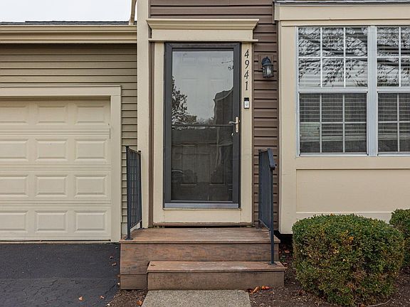 4th image of 4941 Singleton Dr #13A