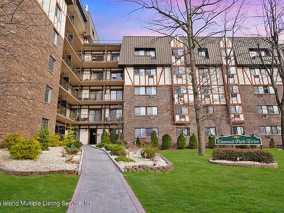 2nd image of 2 Elmwood Park Dr APT 123