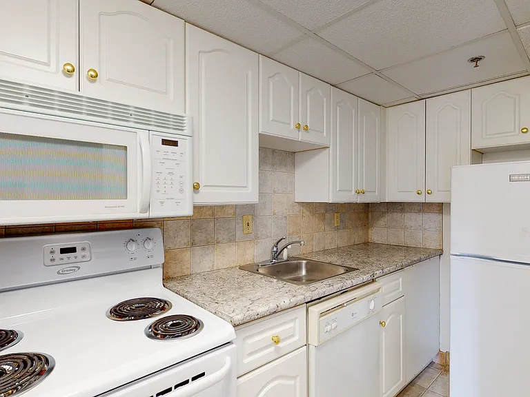341 Maclaren St — Photo 29